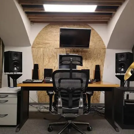 Boutique Music Studio - Center - 2x Free Parking